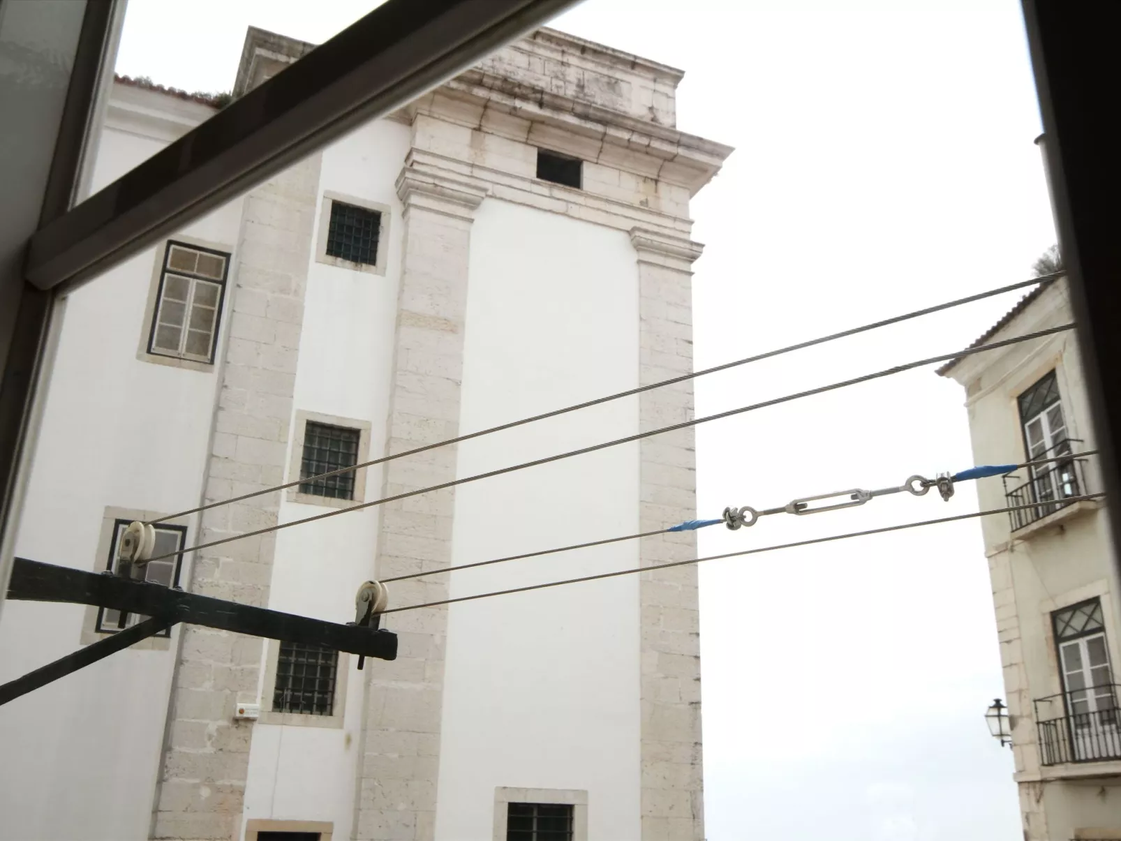 Alfama Right Point, Studio Santo Estevão-Image-tags.info