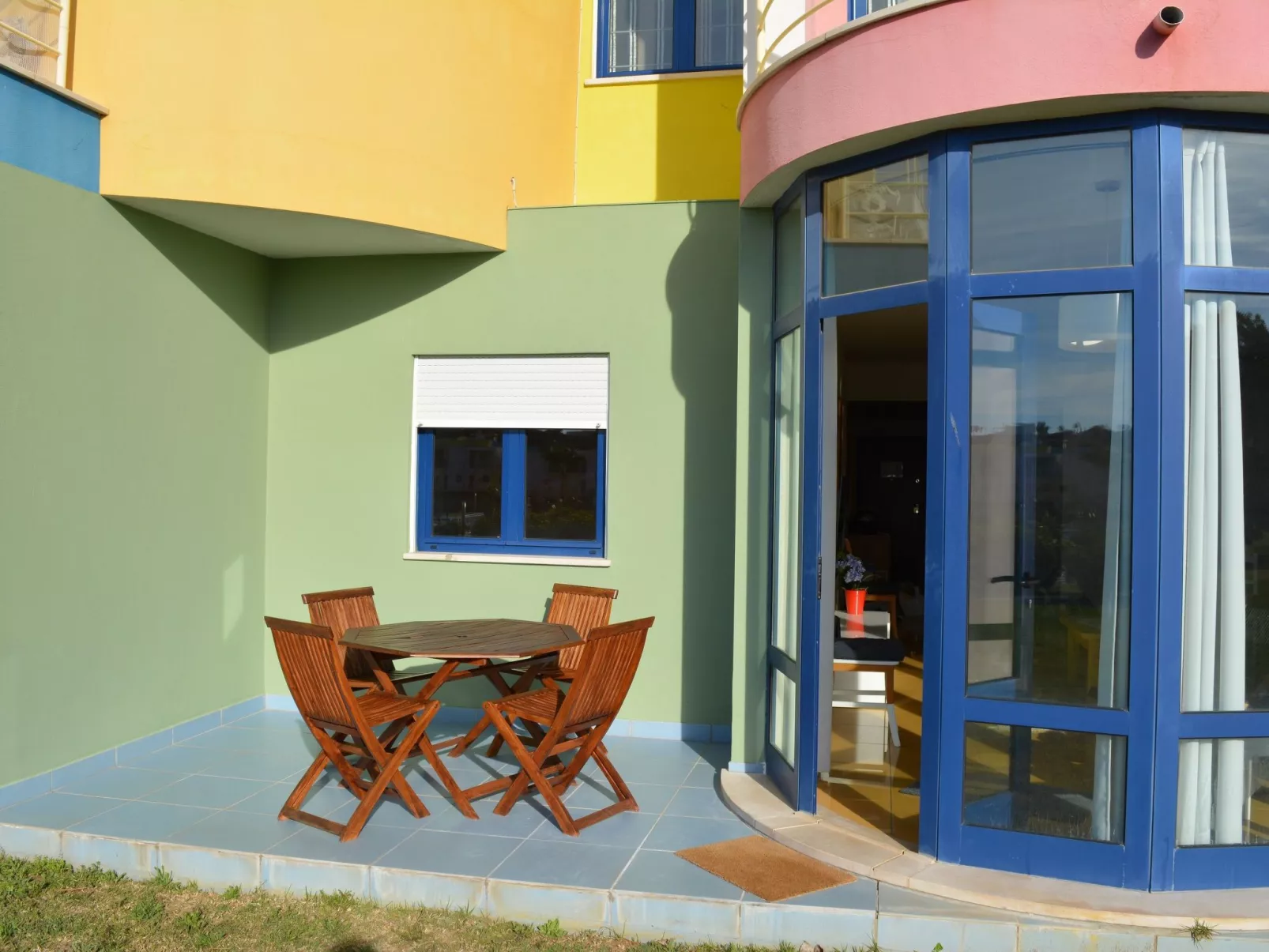 Zwei-Bett-Apartment mit großem Pool-Dehors