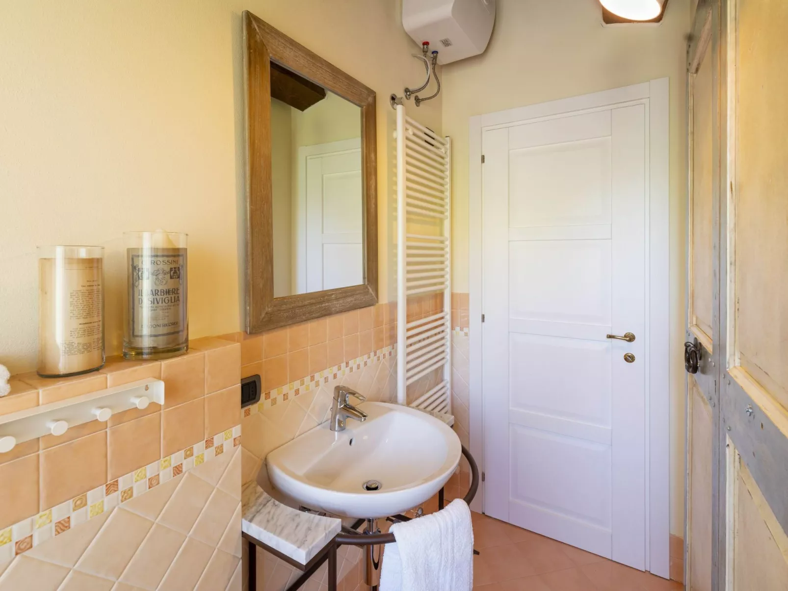 Ferienvilla 'Riparossa' mit eigenem Pool-Dedans