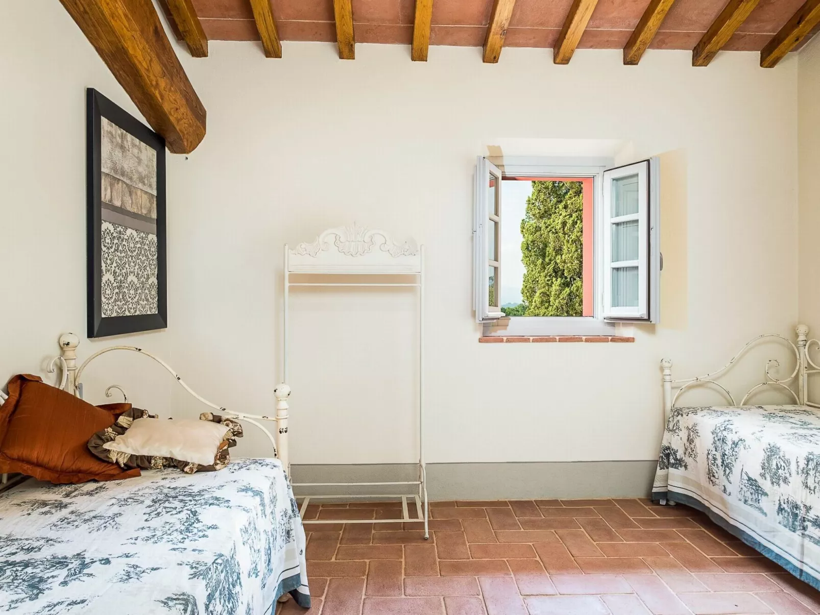 'Cypress T4 rota'-Inside