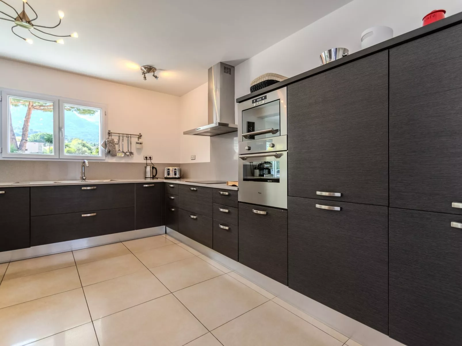 Villa 4 Schlafzimmer, privater Pool Garten und Parkplatz-Dedans