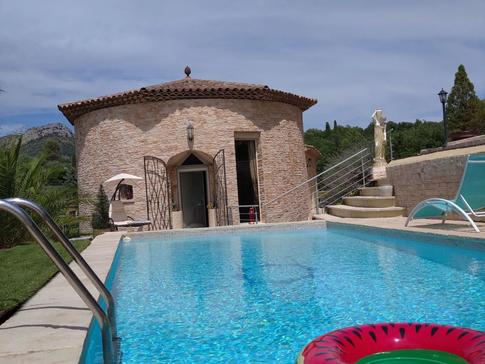 "Villa Sculpture" mit Terrasse-Outside