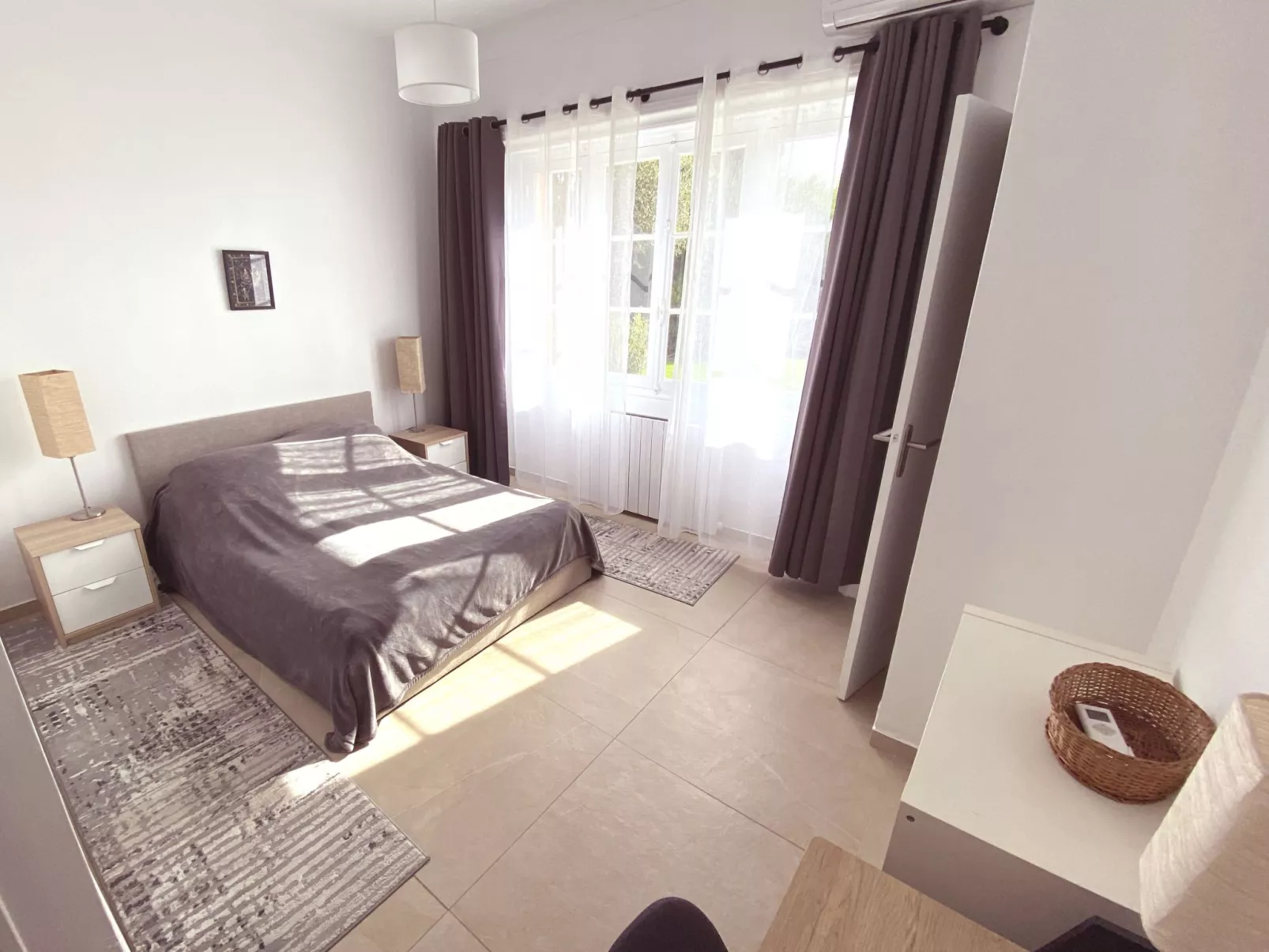 Geräumige und elegante Villa mit großem Garten, Swimmingpool und 3 Schlafzimmer-Inside