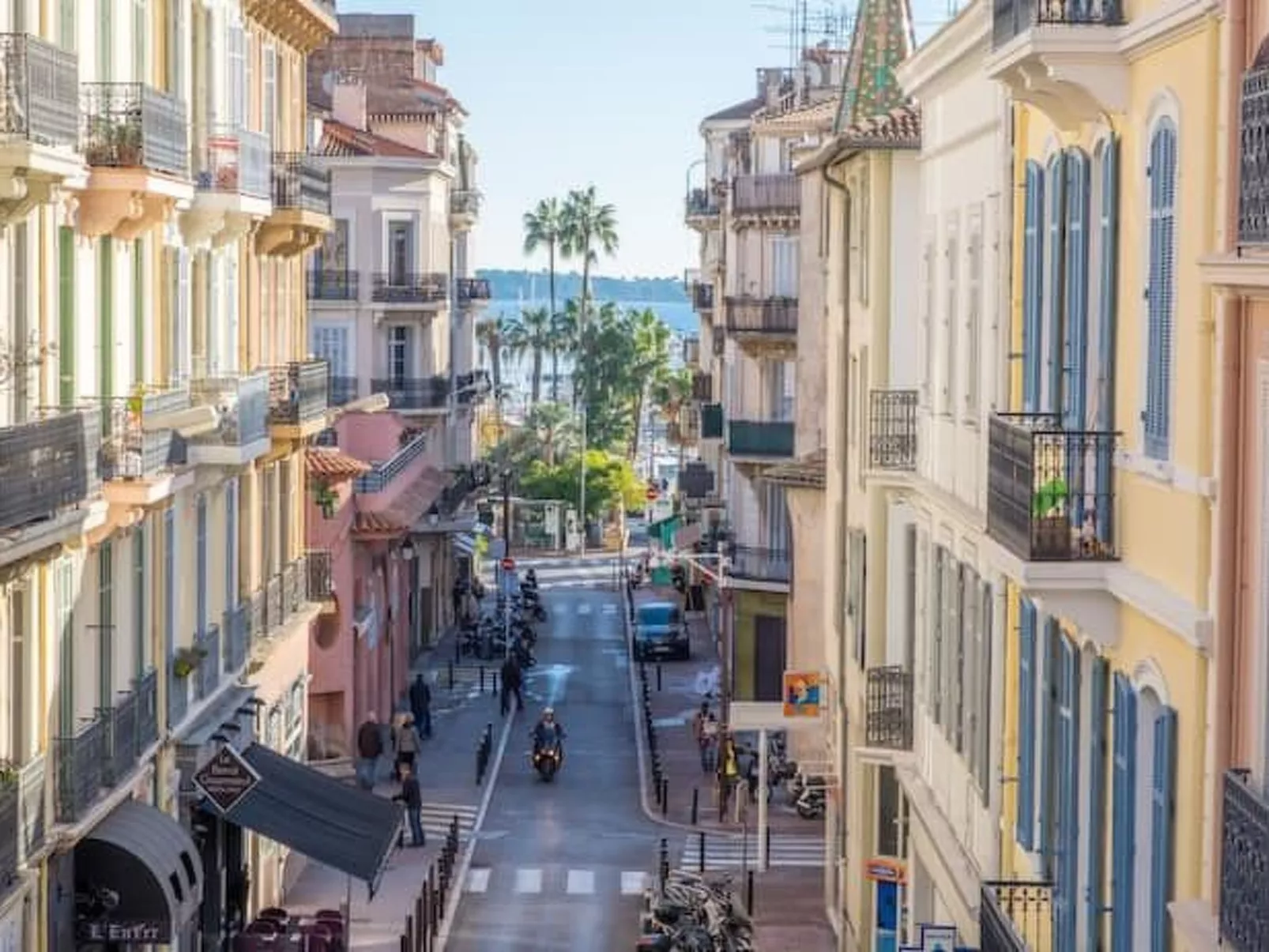 Loftartige Wohnung in ruhiger Lage in Cannes-Draußen