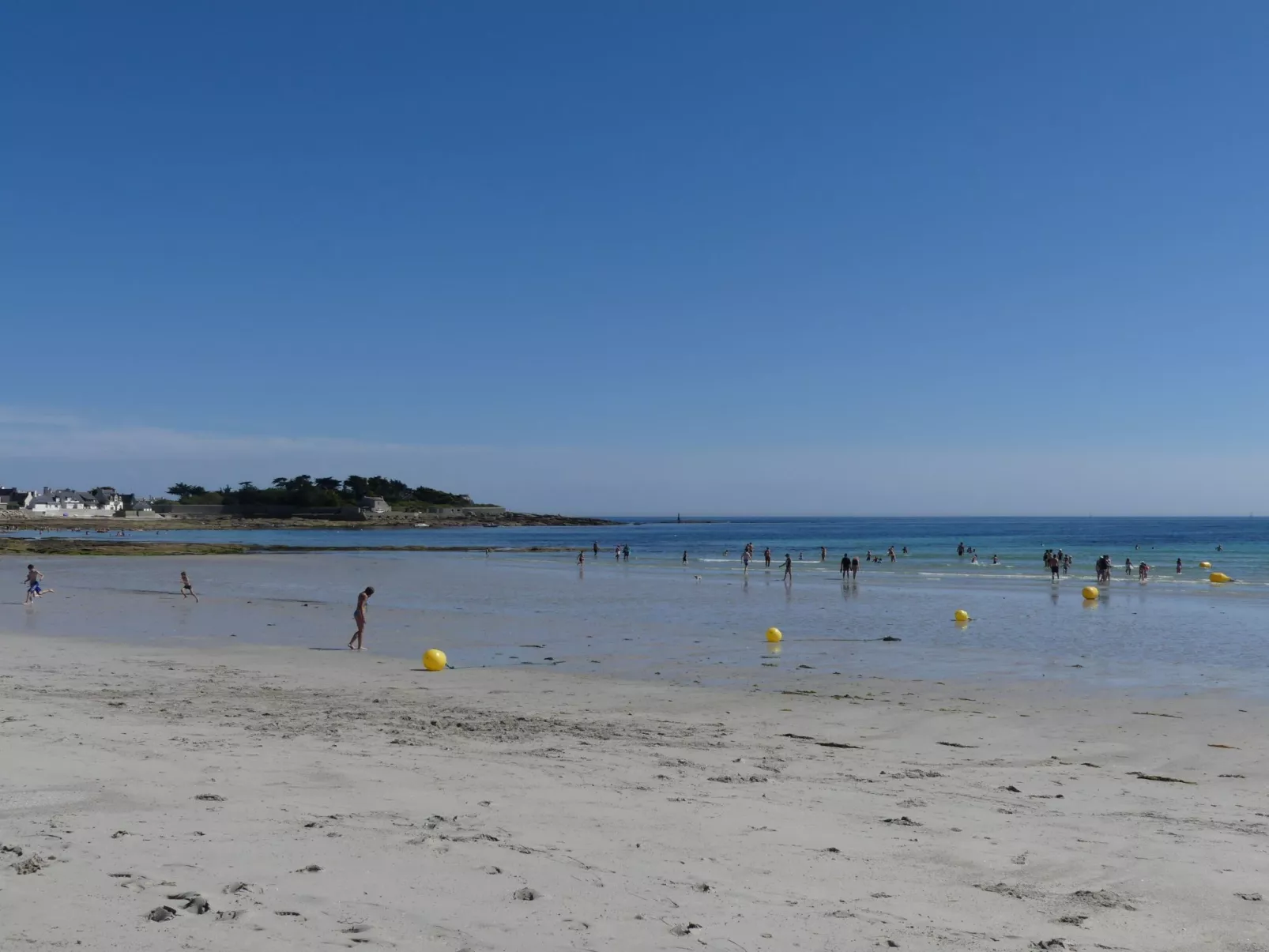 "Men Meur" mit Blick auf das Wasser-Drinnen
