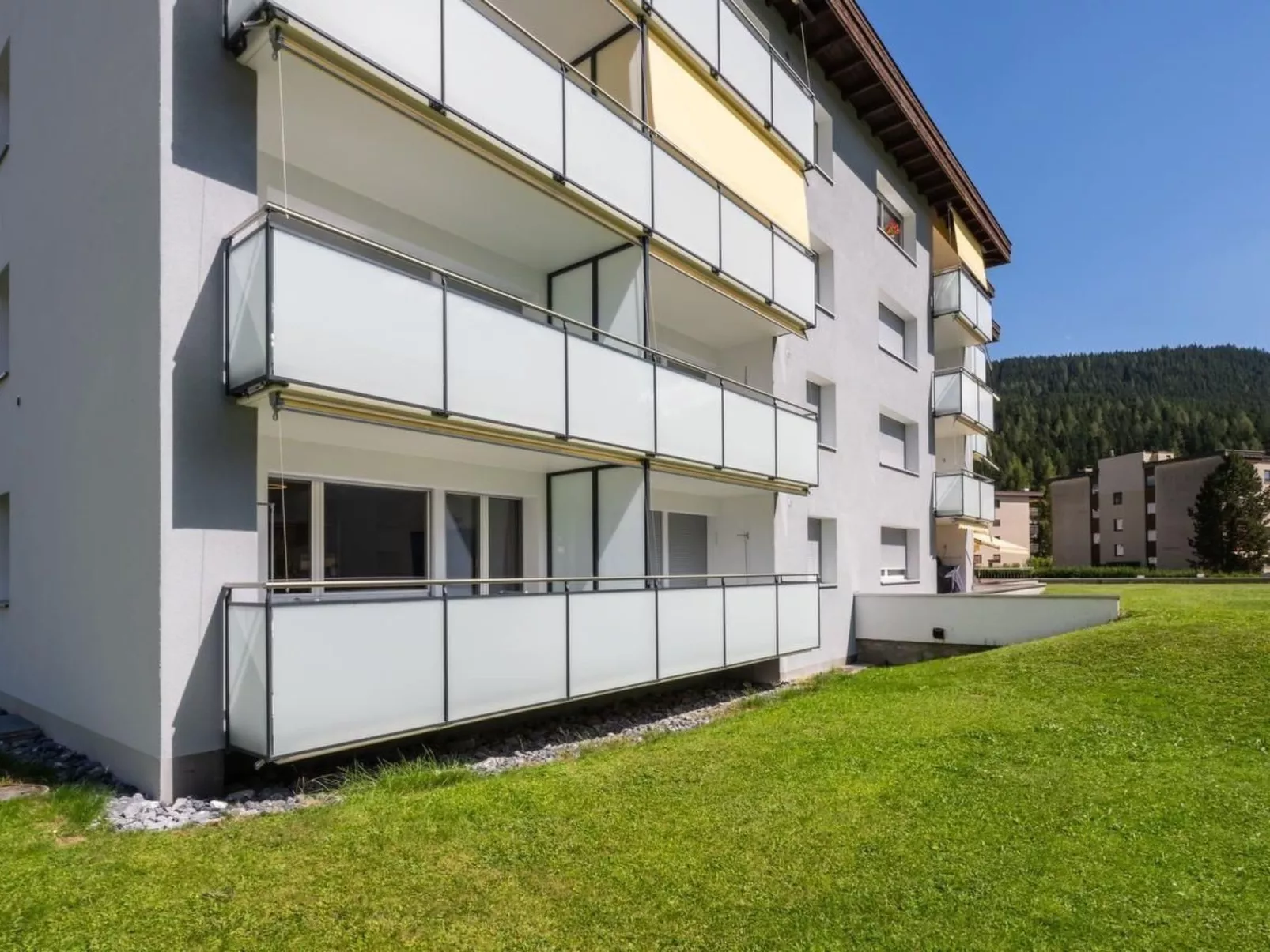 Familienfreundliche Wohnung mit 90 m² im 1. Stock-Dehors