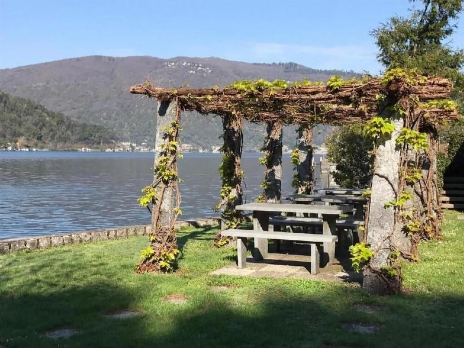 Exklusives Apartment, am Luganersee, mit Außenpool-Outside