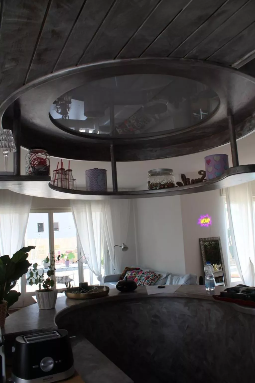 Wohnung mit blühender Terrasse, seenah-Drinnen