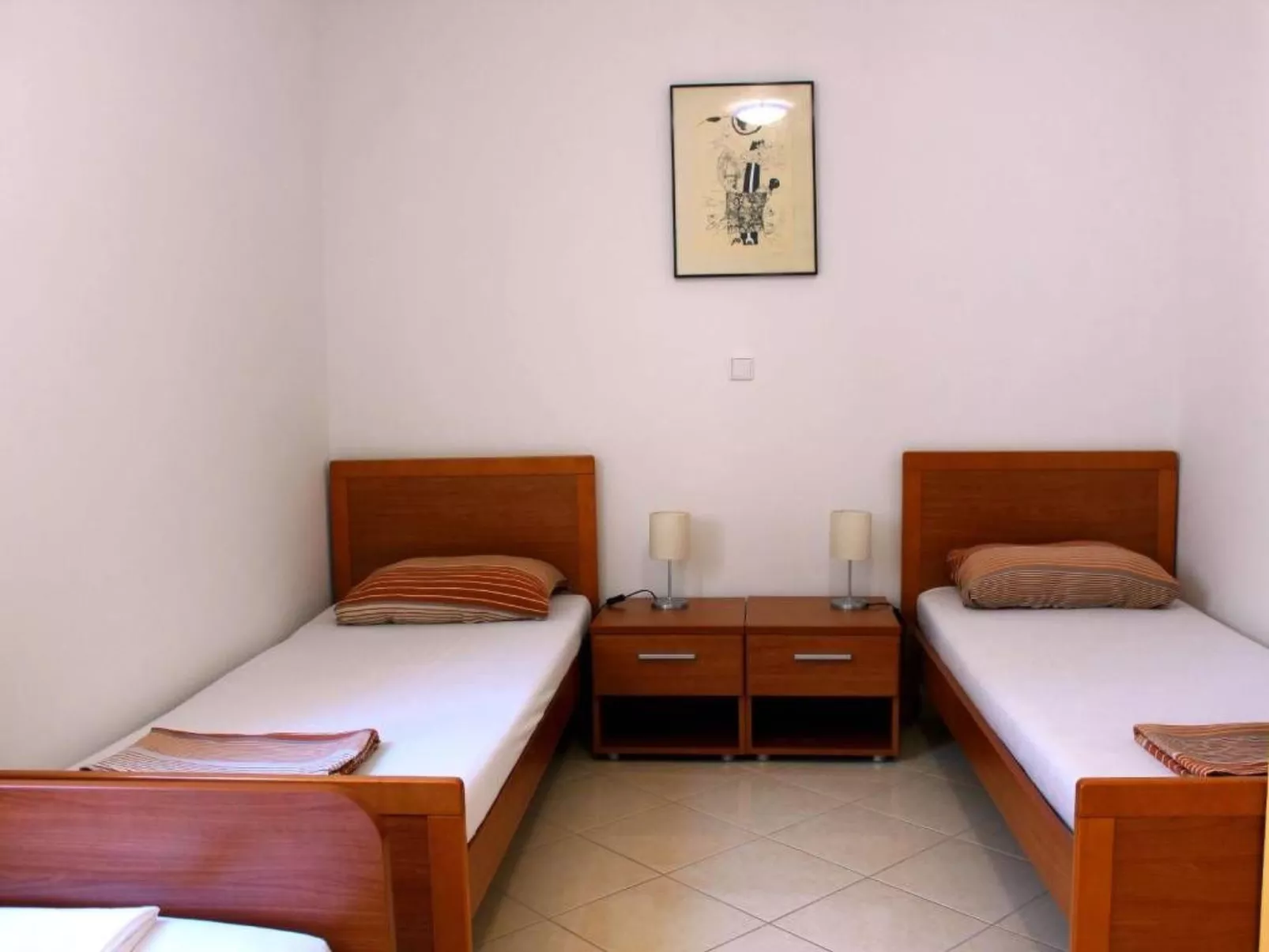 "Milan" direkt am Strand-Drinnen