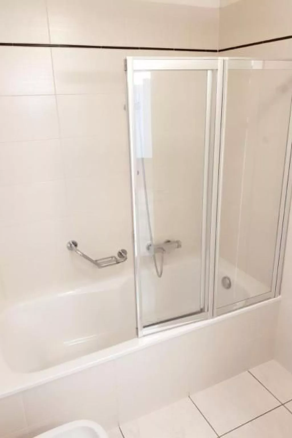 Vivian Residenz Apt 505-Inside