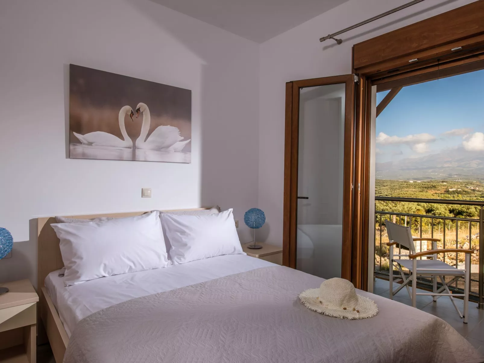 Villa mit Panoramablick Pool und Grillplatz in Strandnähe-Drinnen