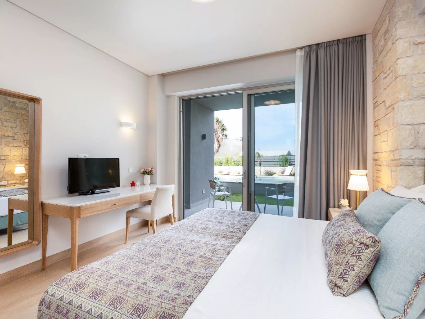 Villa mit beheiztem Pool in der Nähe von Strand und Geschäften-Drinnen