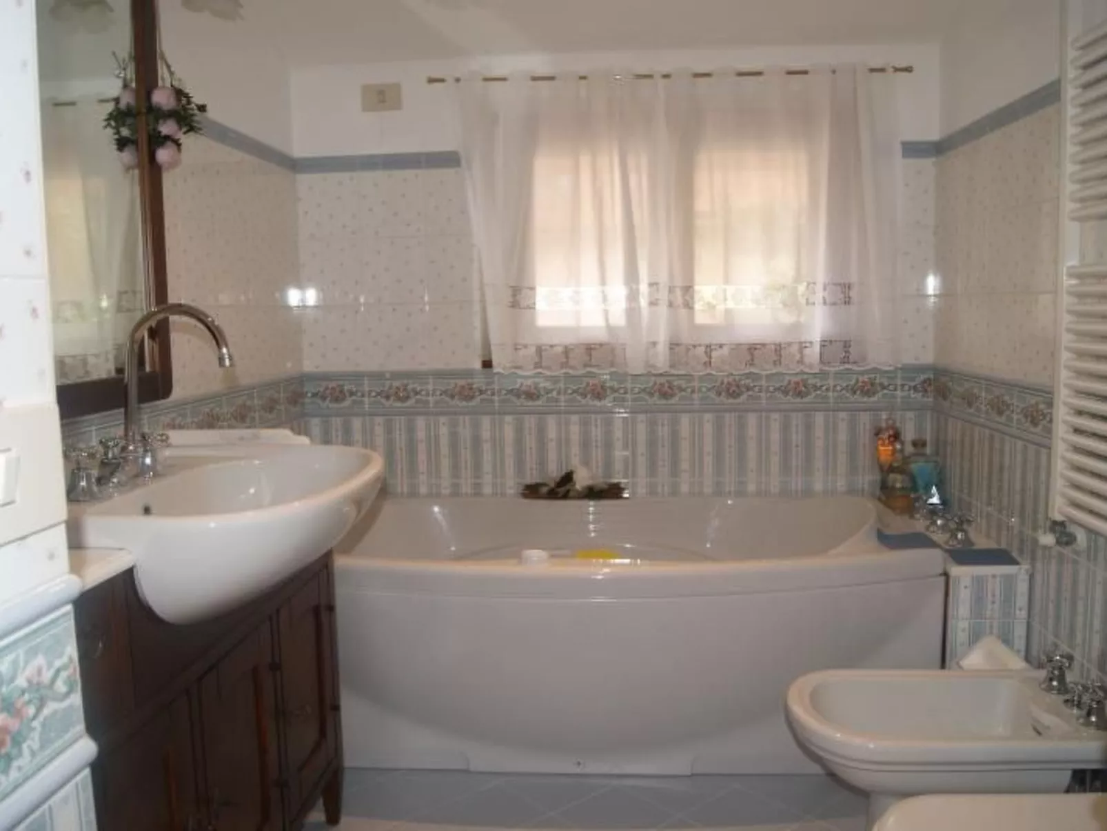 Villa mit privatem überdachbarem Pool-Dedans