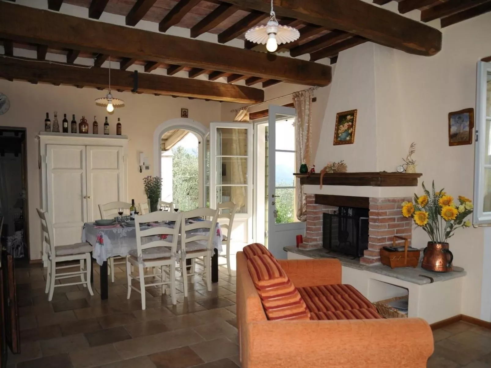 Villa mit Garten, Grill und Terrasse-Drinnen