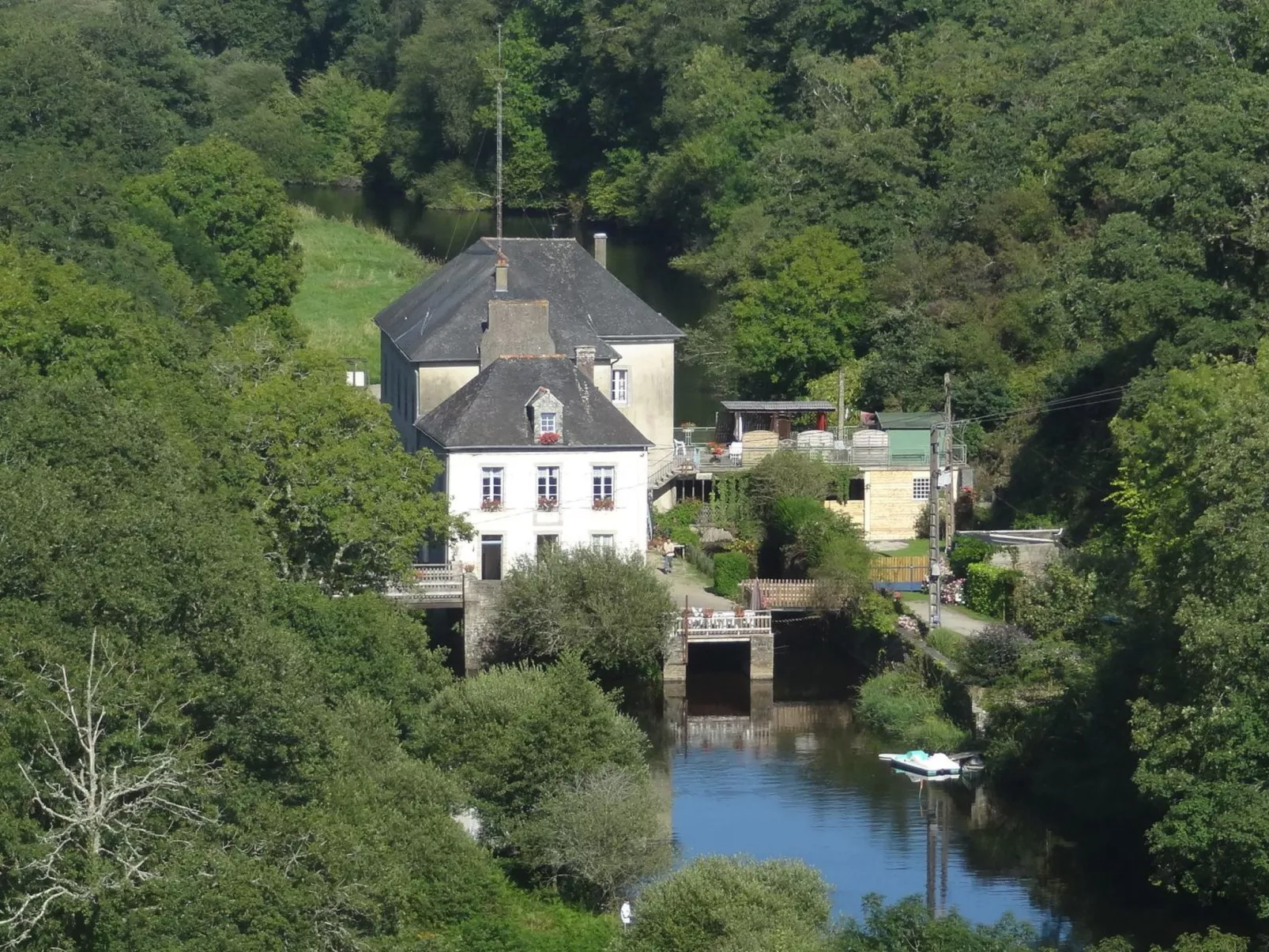 Apartment mit privater Terrasse am Fluss-Dehors