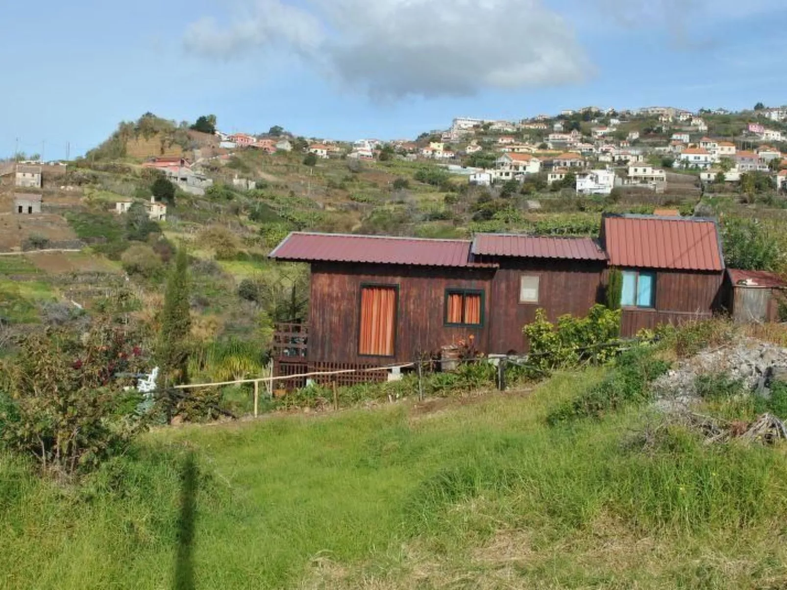 In Canhas mit Schönem Garten-Draußen