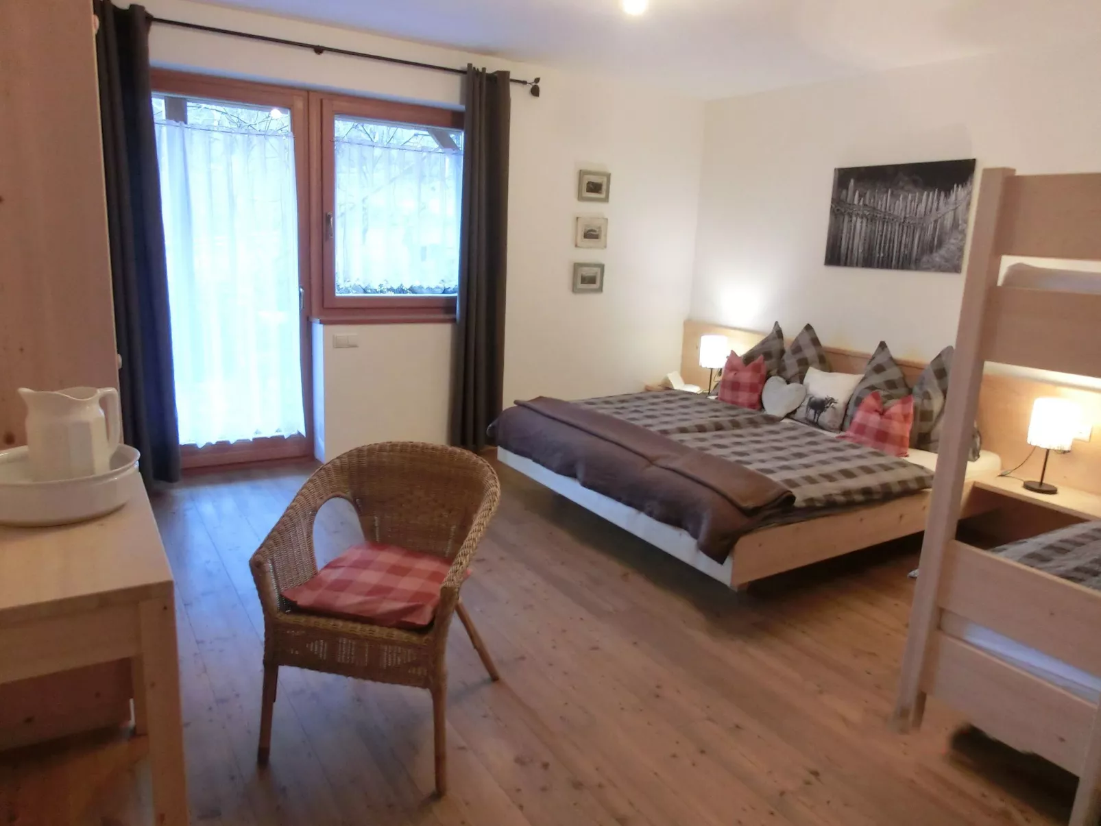 Mit Terrasse auf einem Bauernhof-Drinnen