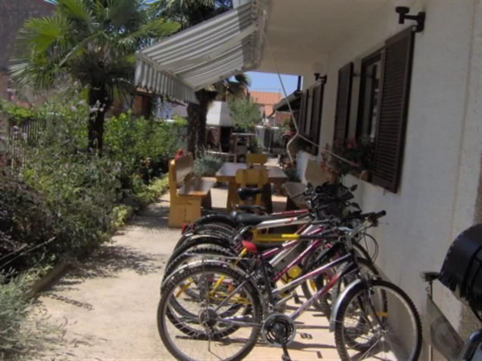 Villa Paolija' Wohnung mit Schwimmbad-Outside