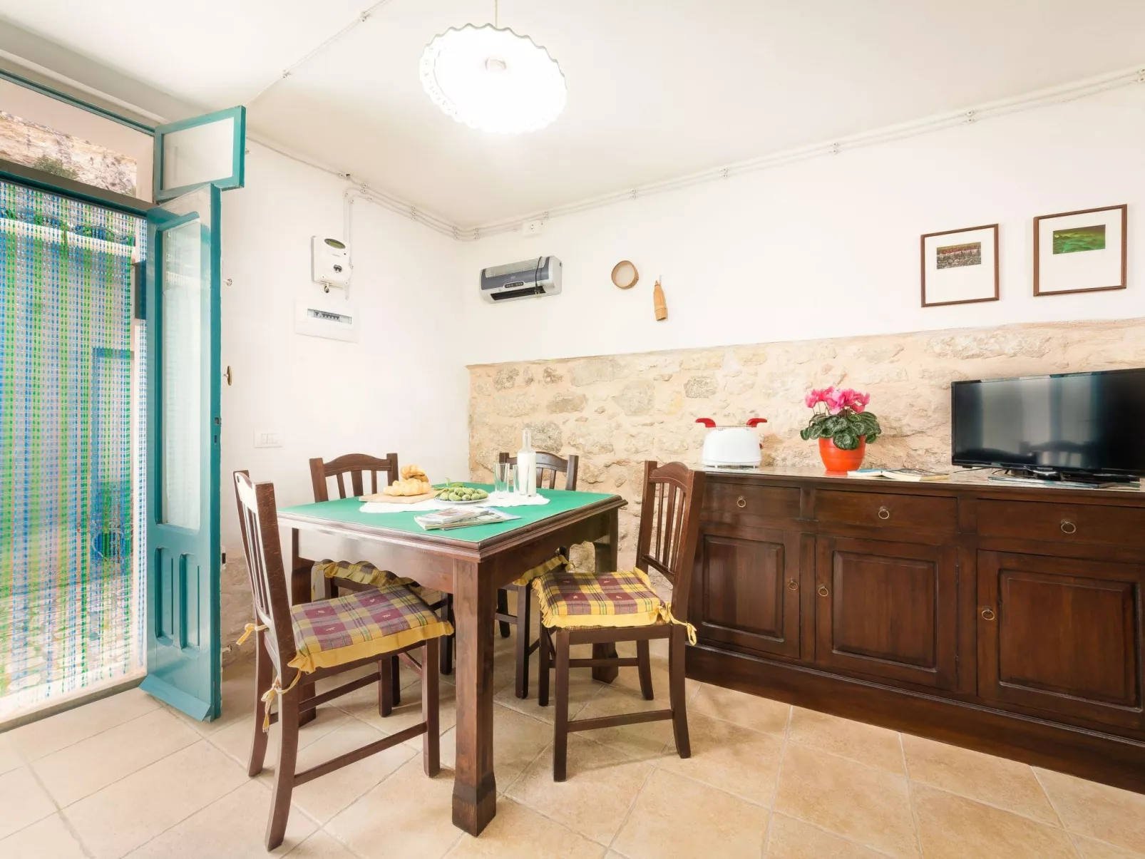 Steinhaus mit Panoramadachterrasse-Drinnen