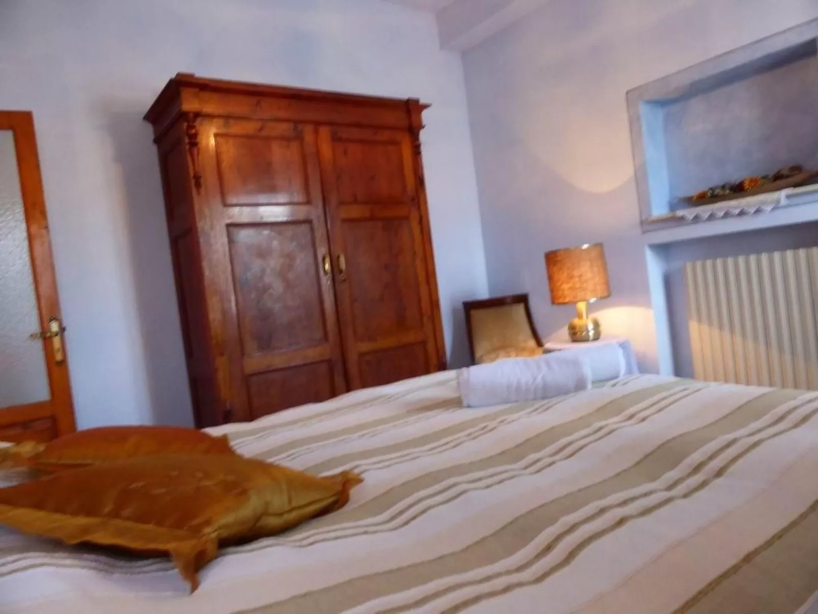 Unterkunft in einer Villa, Schwimmbad und großer Garten-Inside