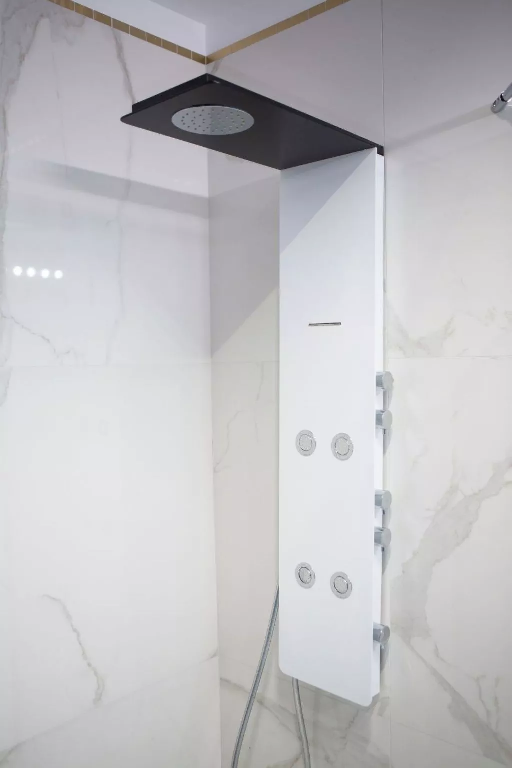 Milos Bay Villas- Brandneue moderne Villa mit spektakulärem Blick auf den Stran-Drinnen