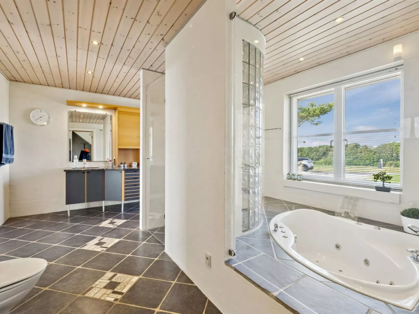 "Fridhild" - 150m to the fjord-Dedans