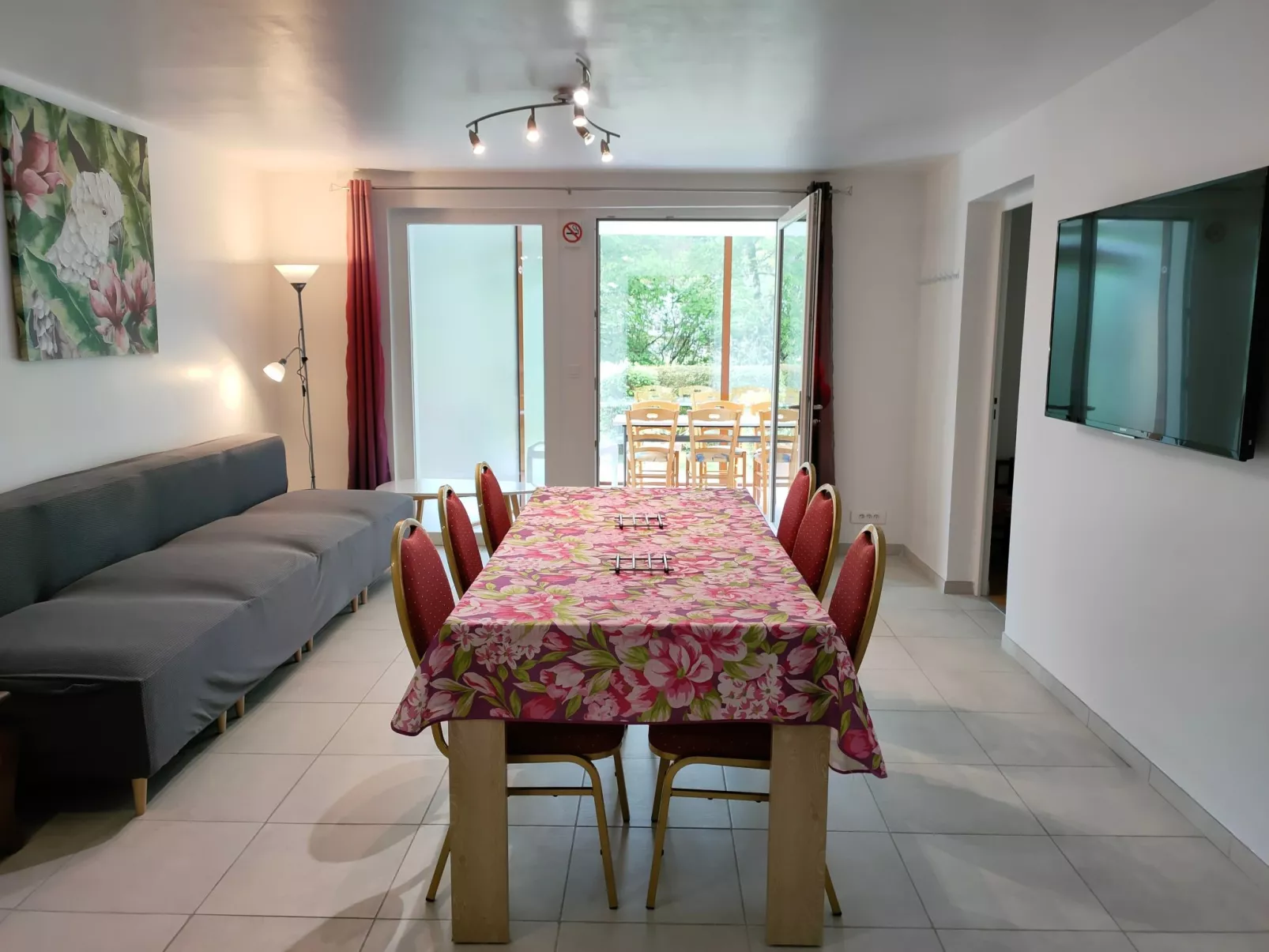 Gite Lys Montagnes du Jura mit Spa Sauna Fluss-Inside