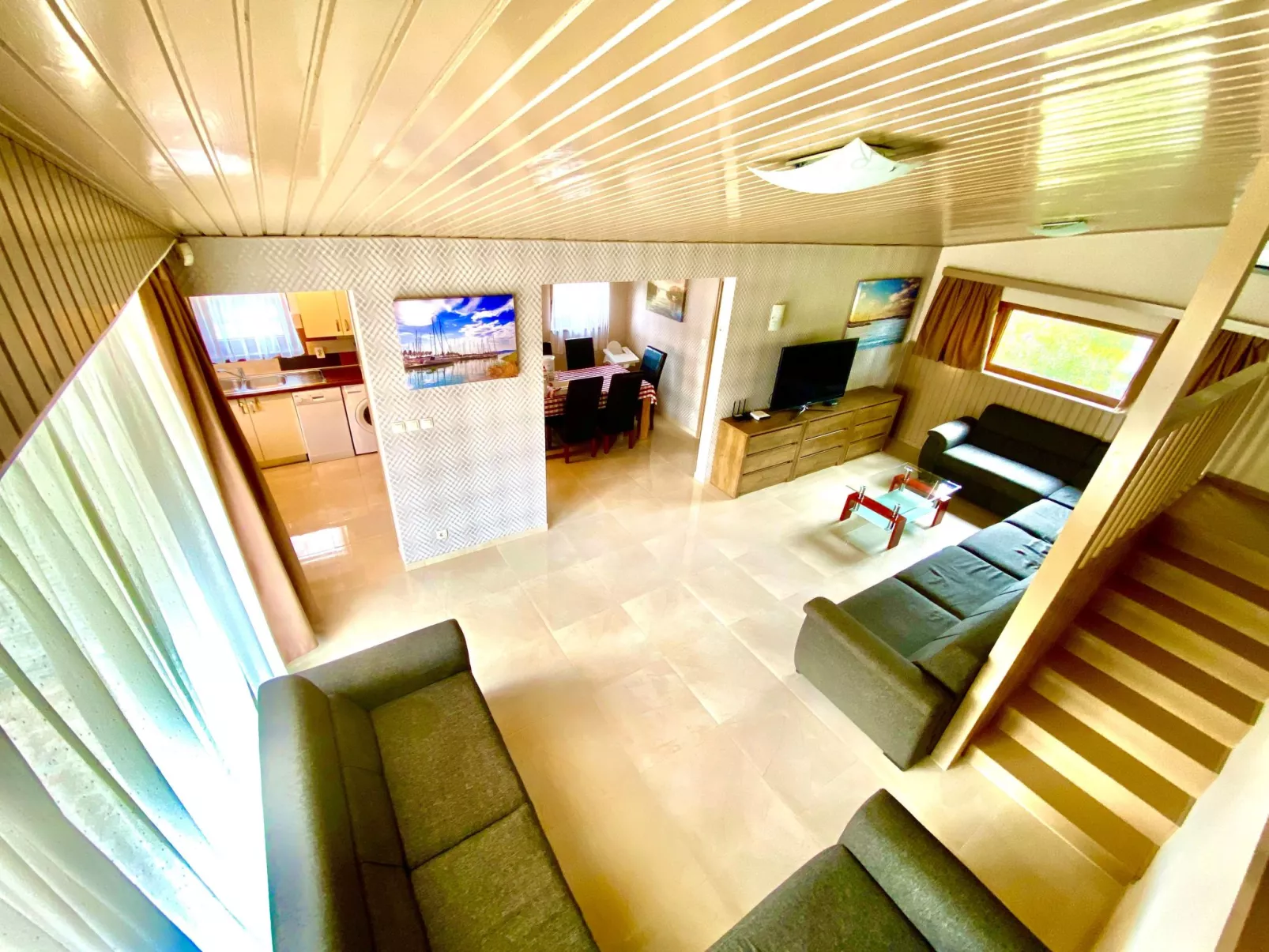 Großes Ferienhaus in Siófok mit Privatem Pool-Drinnen