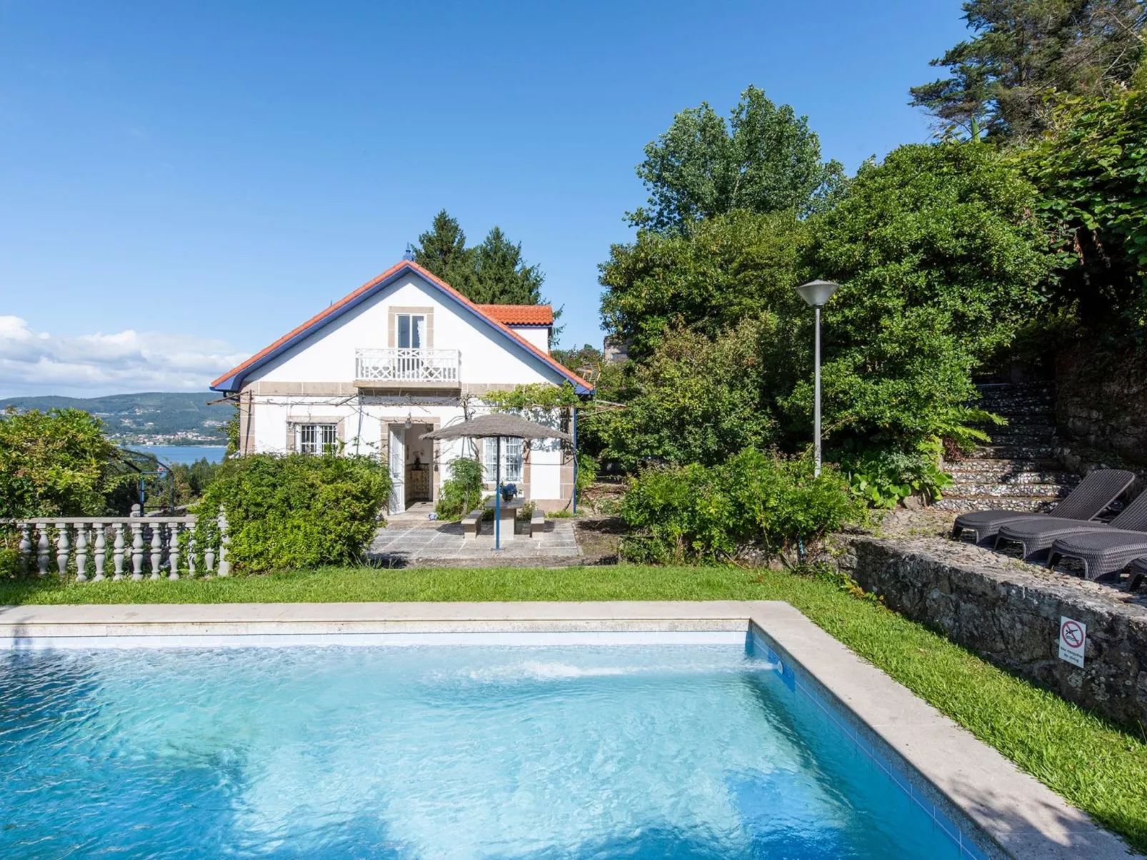 Für 12 Personen und 2 Kinder in Redondela, Costa Verde Spanien (Rías Baixas)-Outside