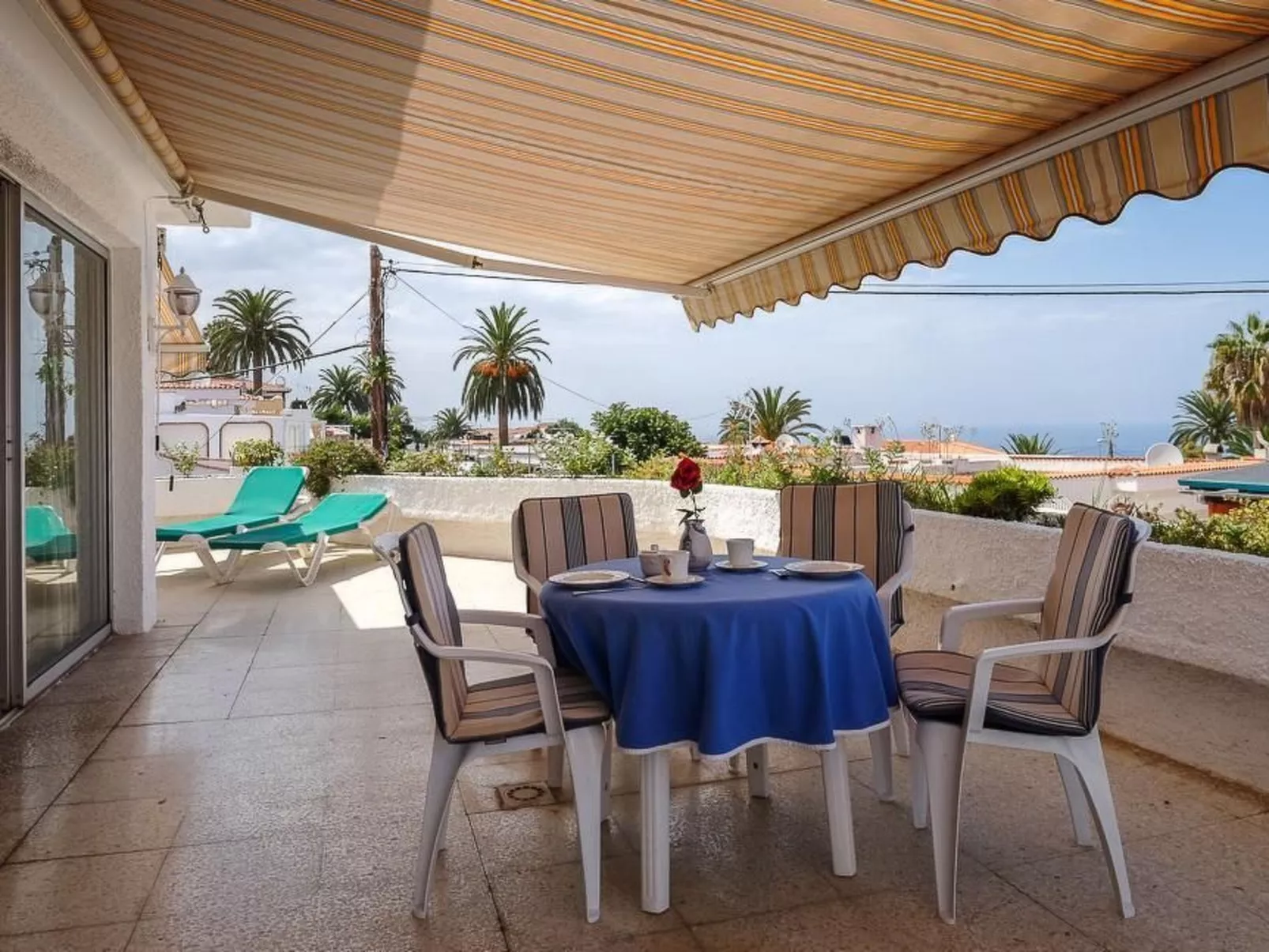 Strandnahes Haus mit Terrasse zum Sonnenuntergang - Outside