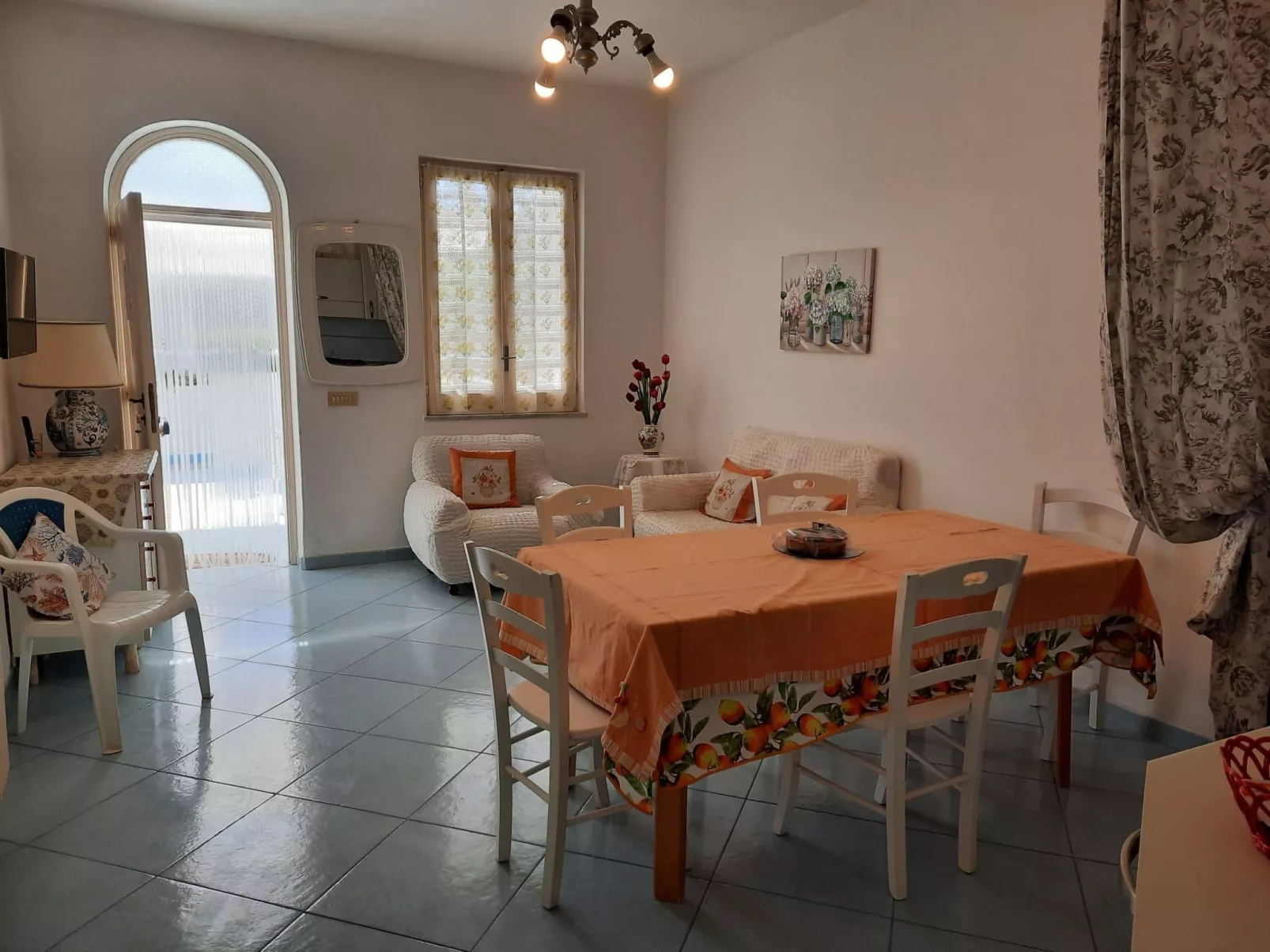 Wohnung mit privatem Garten und Grill-Drinnen