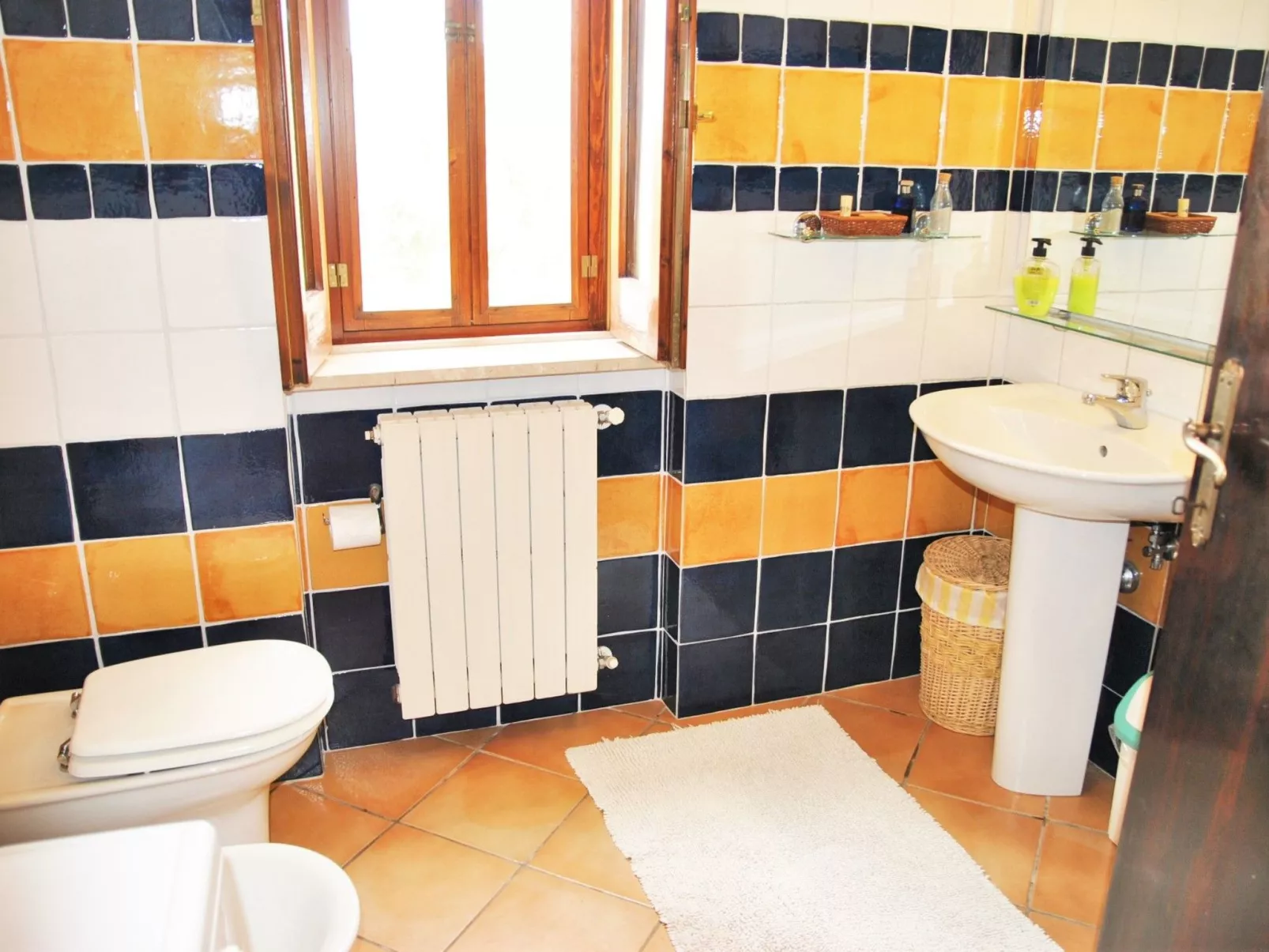 Angenehmes Haus in Itri mit überdachtem Innenhof-Drinnen