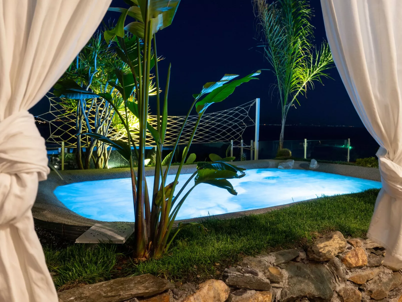 Ferienvilla mit Whirlpool-Draußen