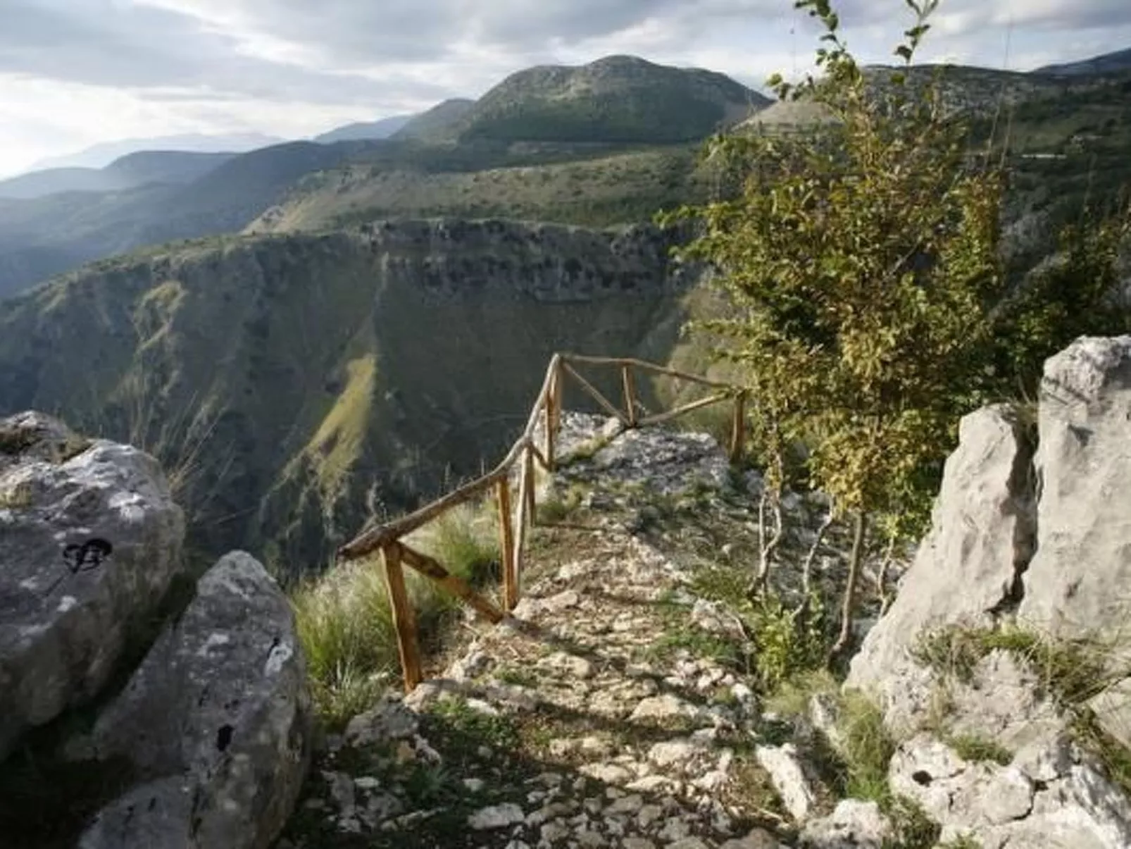 Natursteinhaus mit Panoramablick zum Meer-Outside