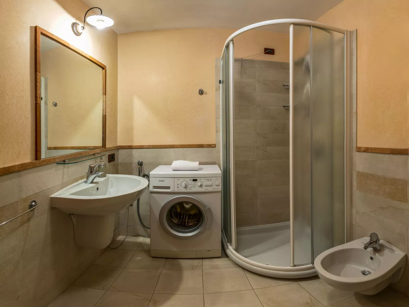 Dreistöckiges Apartment in einem historischen Gebäude-Inside