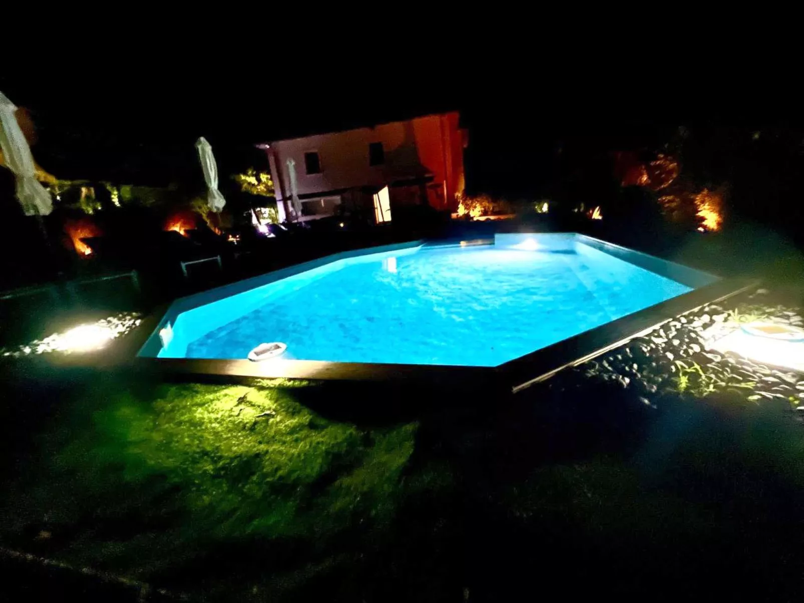 Gan Eden Nature House-Outside