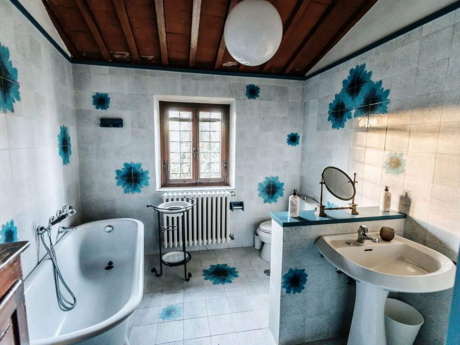 Wunderschöne Villa mit atemberaubender Aussicht und privatem Pool-Inside