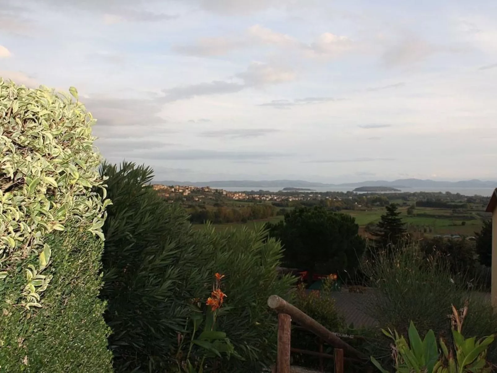 Wohnung in Sanguineto mit privatem Parkplatz-Outside