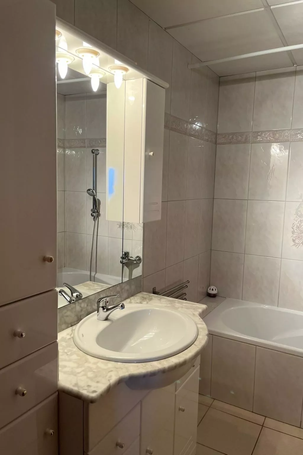 Wohnung in der ersten Etage mit privatem Pool-Dedans