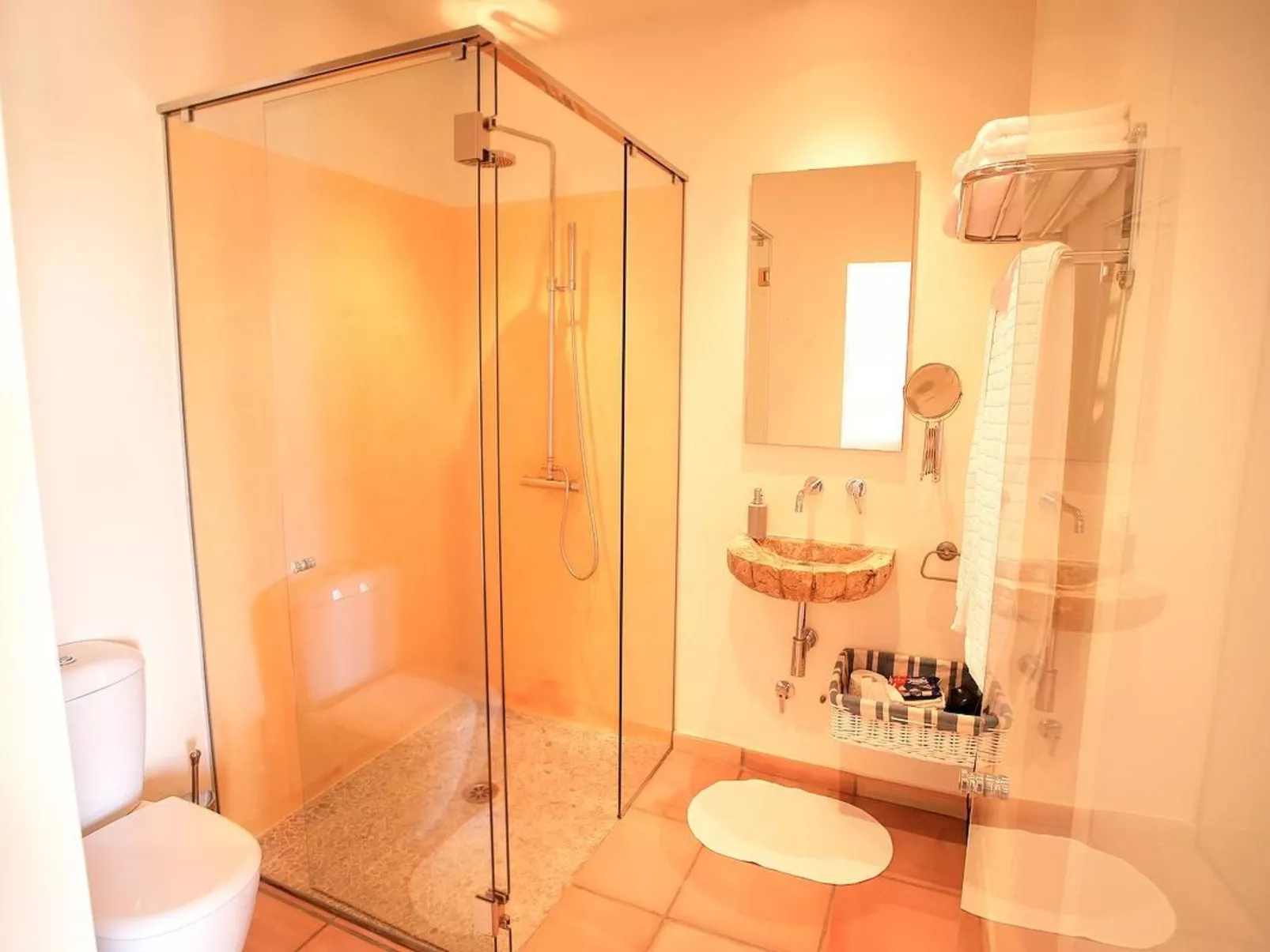 Mit großem Pool,  parkähnlichen Garten-Drinnen