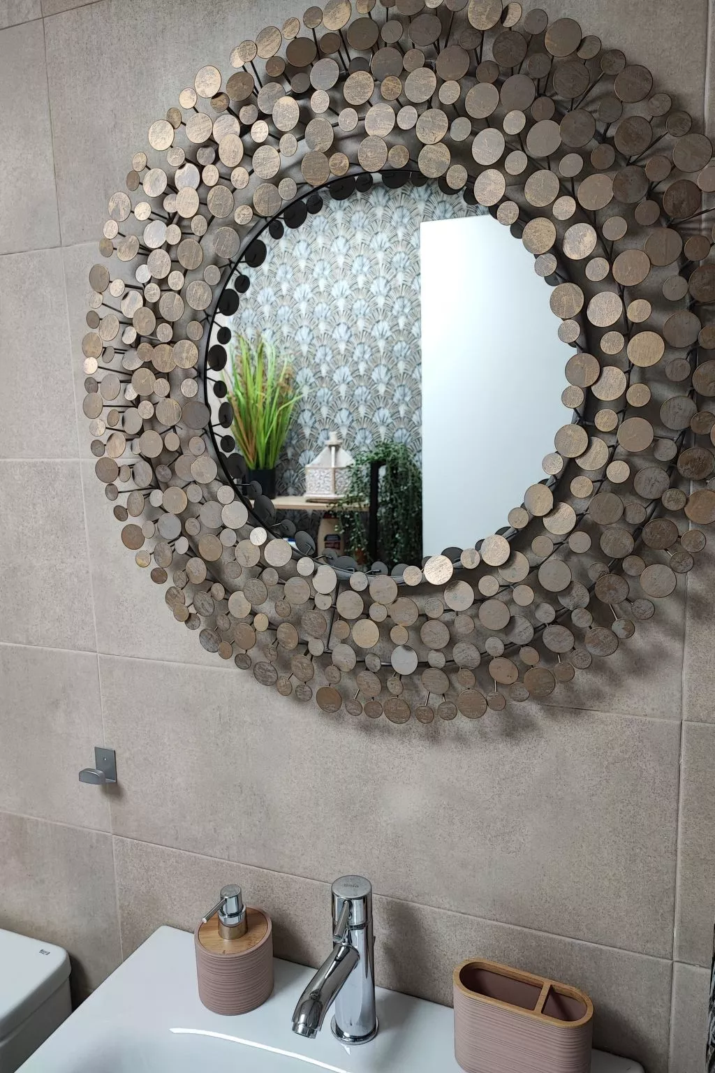 "La Invincible Moja" (Die unbesiegbare Moja)-Inside