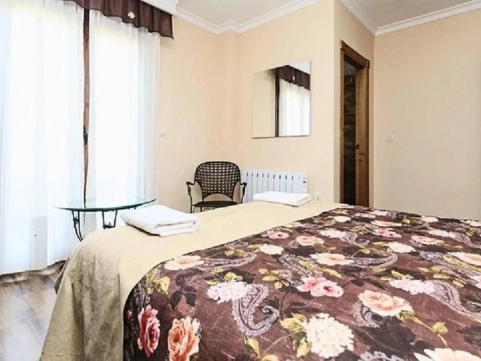 "Casa rural el Castillejo".-Inside