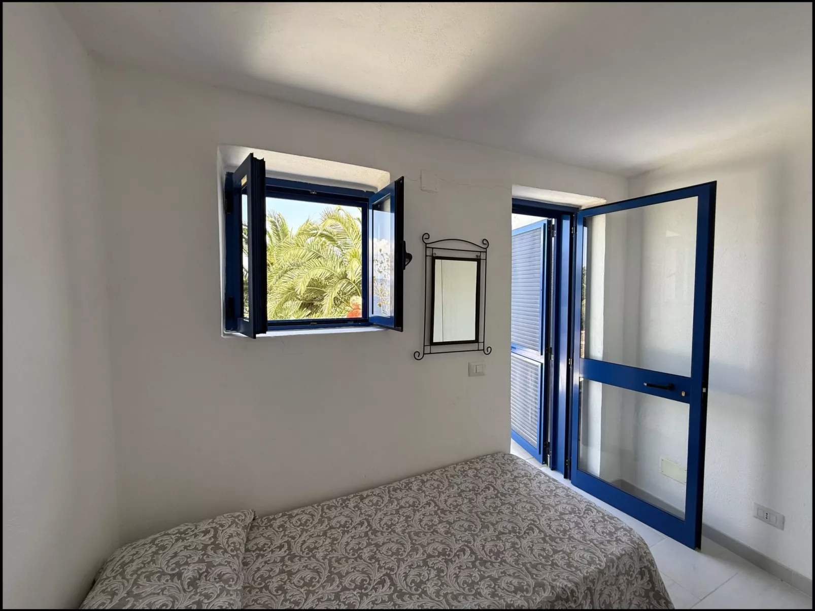 Villa in Panoramasprache, nur wenige Minuten vom Meer entfernt-Dedans