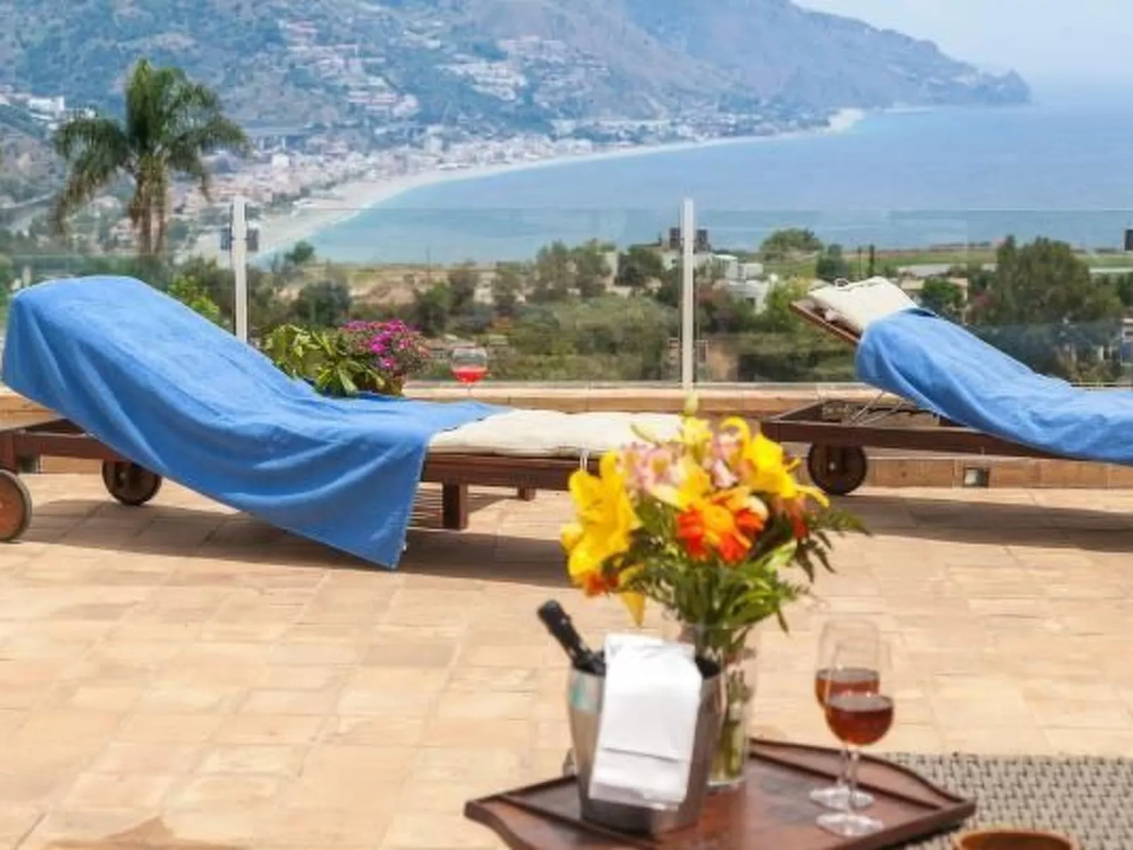 Wohnung mit Meerblick, Balkon und Pool-Image-tags.info