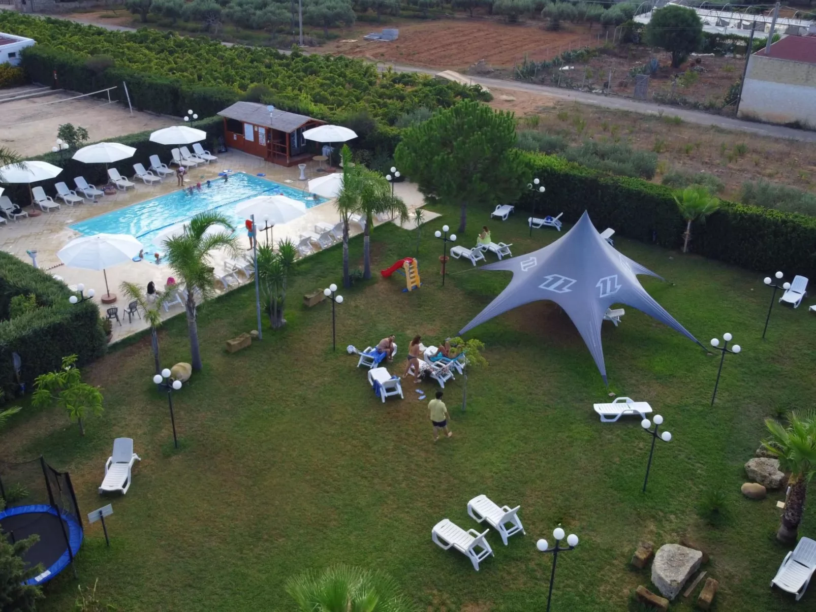 In Marsala mit Terrasse, gemeinschaftlichem Pool und Grill-Drinnen