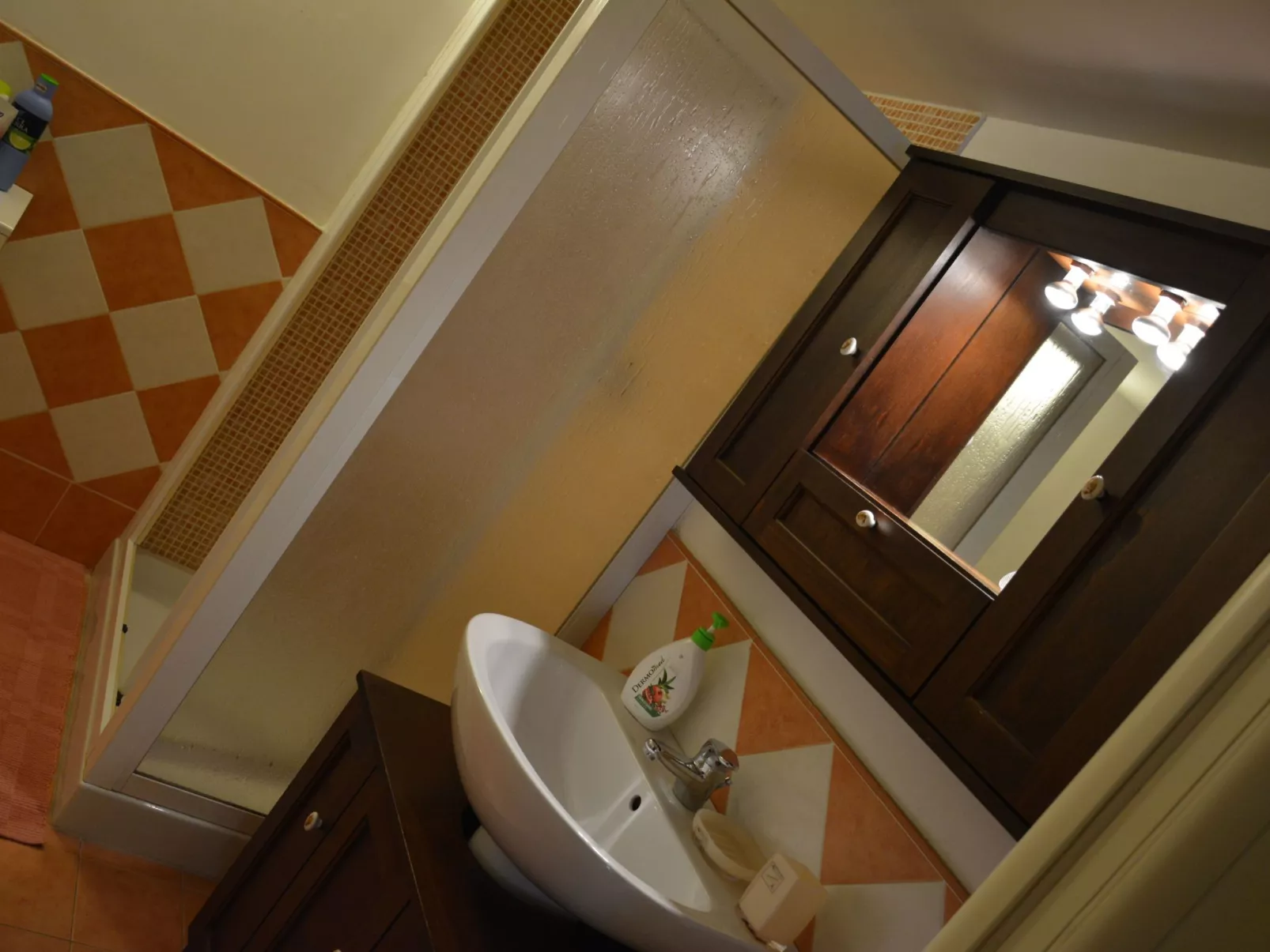 Wohnung mit Balkon-Image-tags.info