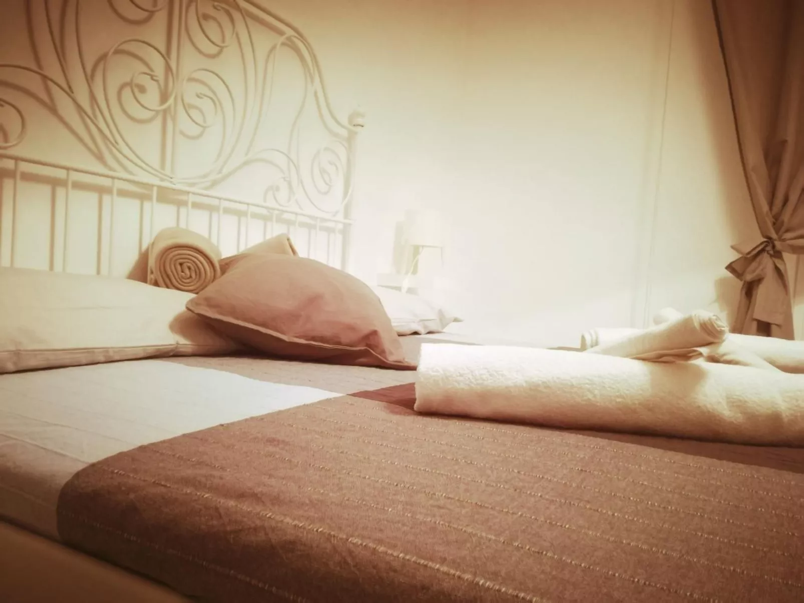 'Rhome Sweet Rhome-Inside