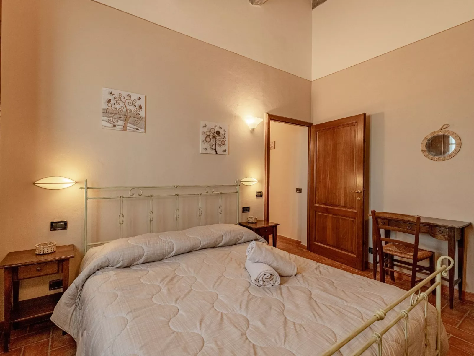 Flach 'Girasole Sanguineto'-Drinnen