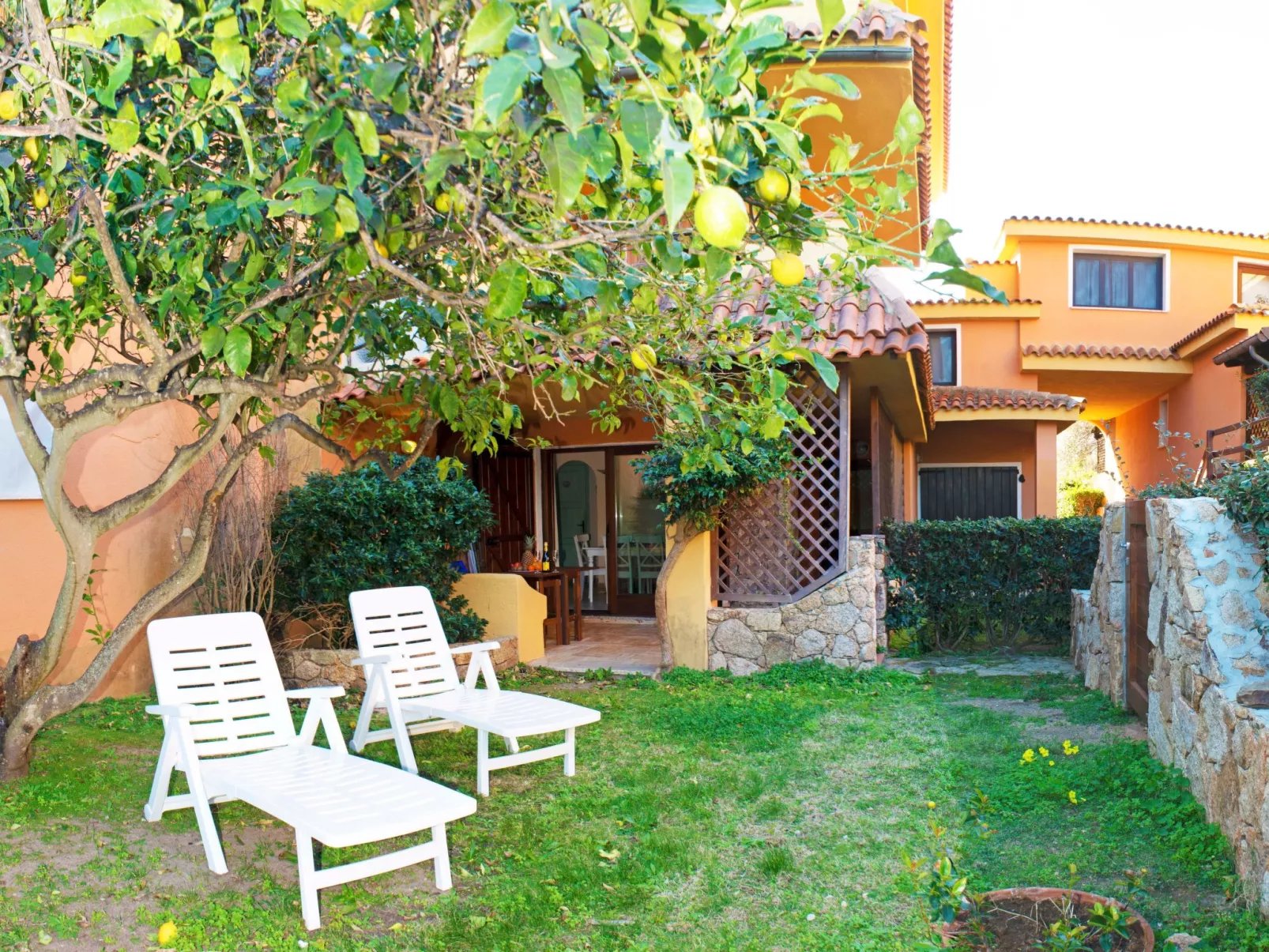 Große Drei-Zimmer-Wohnung am Golf von Marinella-Outside