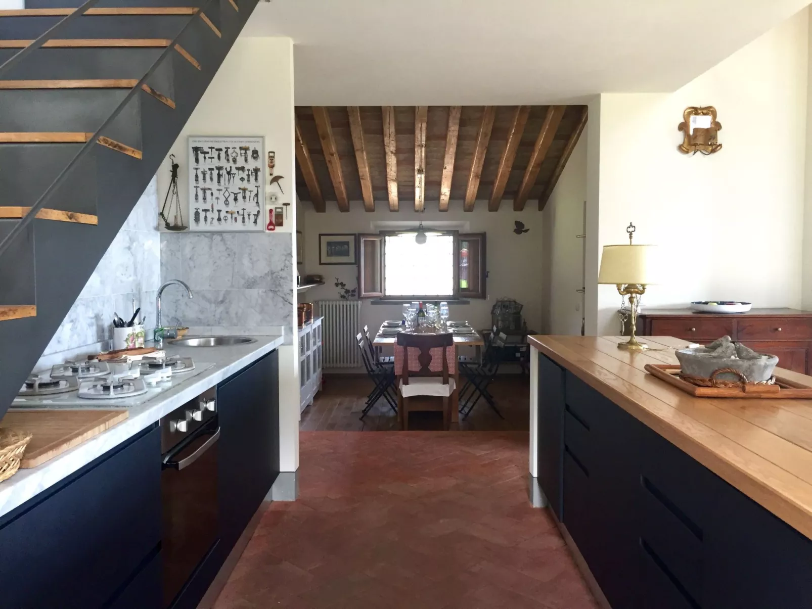 Villa mit Pool und zauberhafter Aussicht-Inside